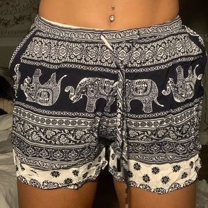 CUTE DECAL FLOWY SHORTS